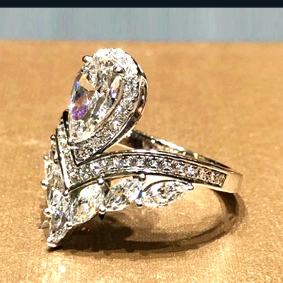 (4) luxurious  Marquee  Diamond pear shaped elegant  engagement ring size - Picture 4 of 5